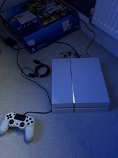White PlayStation 4 500GB